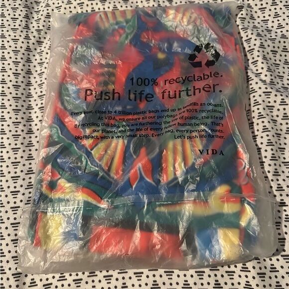 VIDA & Co. T-Shirt - Size L - Picture 2 of 4